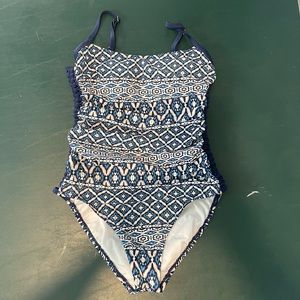 Cute one piece swimsuit size large 12-14